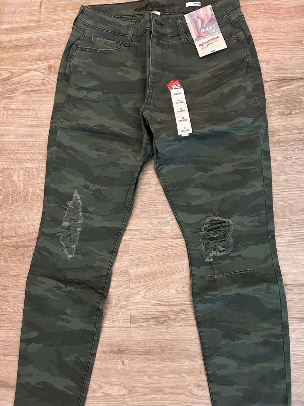 Arizona Jean Company Women’s Camo destroyed Skinny Jeans in Olive Green